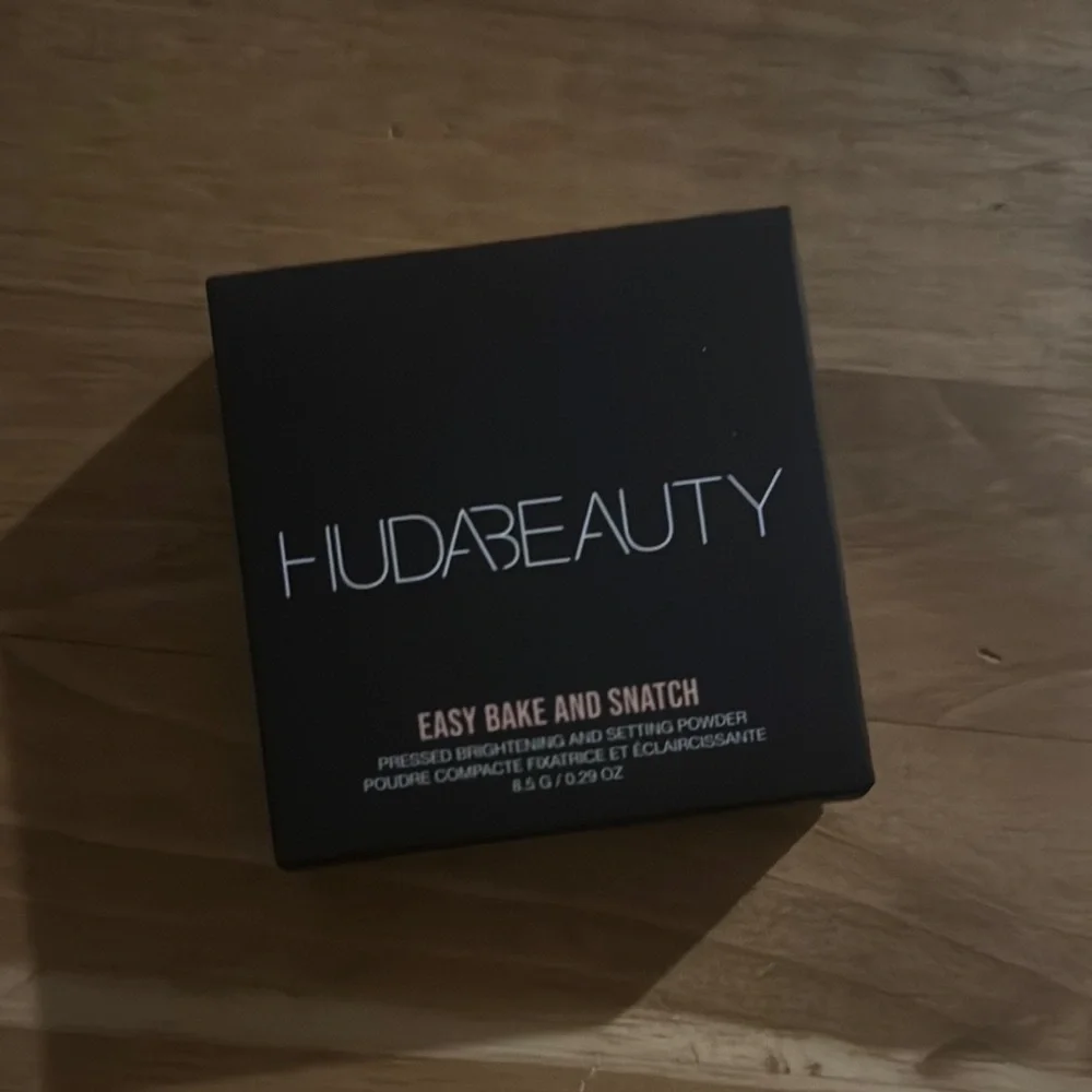 *NEW* HUDA BEAUTY Easy Bake and Snatch Setting Powder